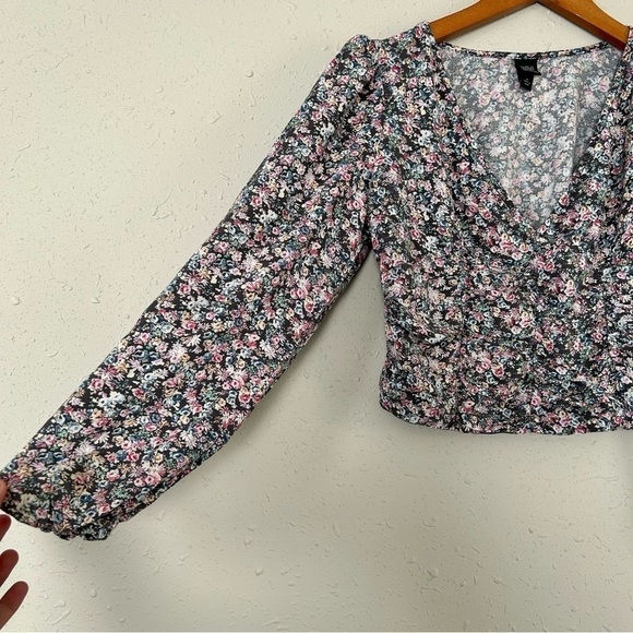 🦋 Wild Fable Floral V-Neck Long Sleeve Cropped Blouse Medium Spring - Picture 1 of 7